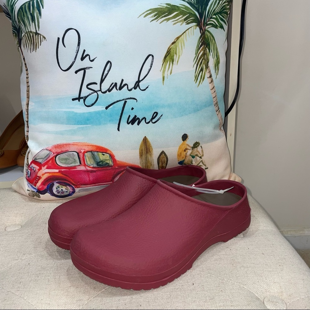 Esmara NWT! Burgundy Made In Italy Clogs Size 8